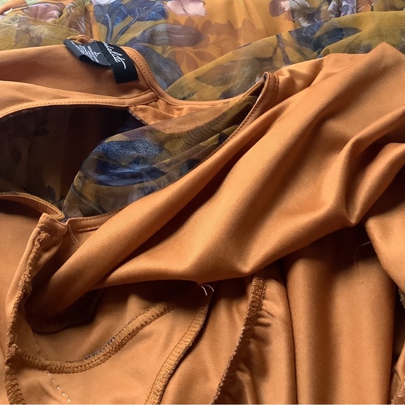 Stunning Candalite Floral Halter Style Dress - Picture 4 of 5